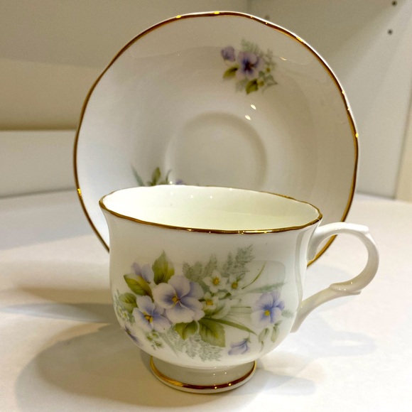 Vtg Sadler Wellington Bone China Lavender Pansy Teacup and Saucer Tea Floral - Picture 1 of 6